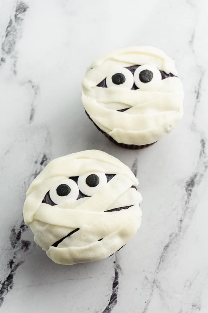 Easy Mummy Halloween Cupcakes - Sarah Maker