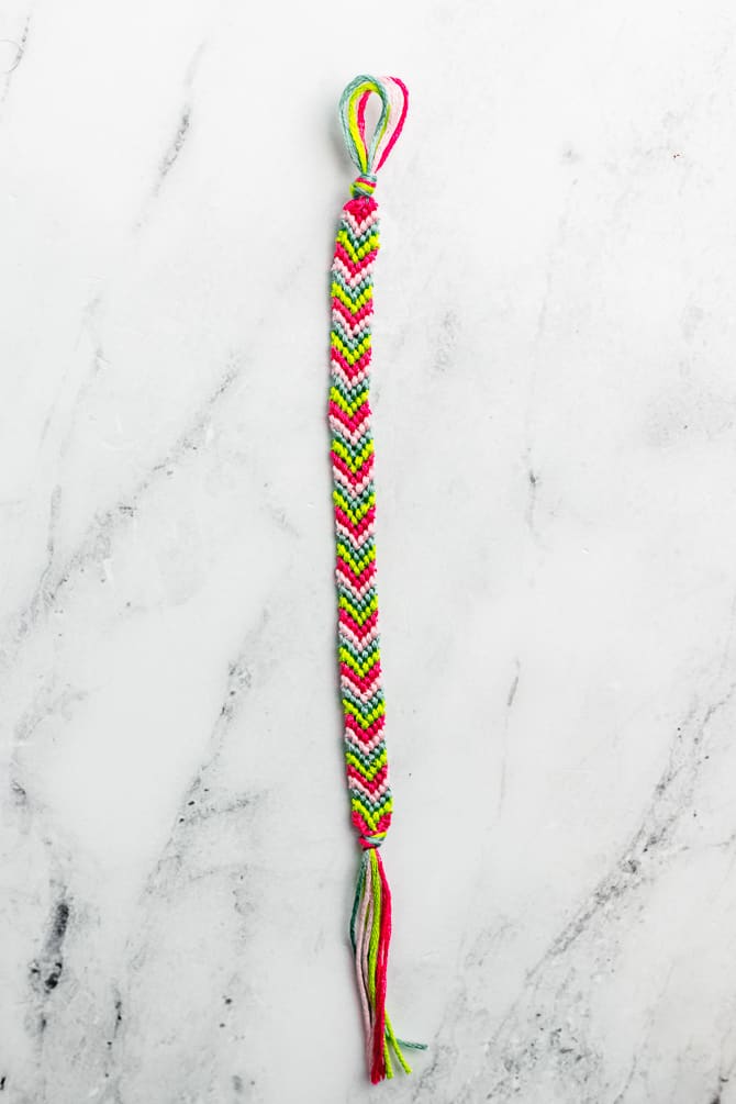 How to Make a Chevron Friendship Bracelet - Sarah Maker