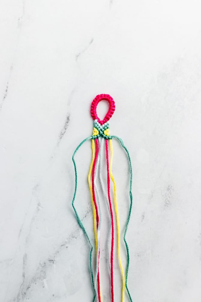 How to Make a Simple Friendship Bracelet - FeltMagnet