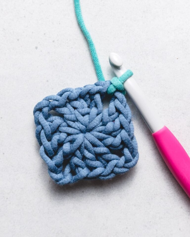 How to Change Colors in Crochet (Rows and Rounds) Sarah Maker