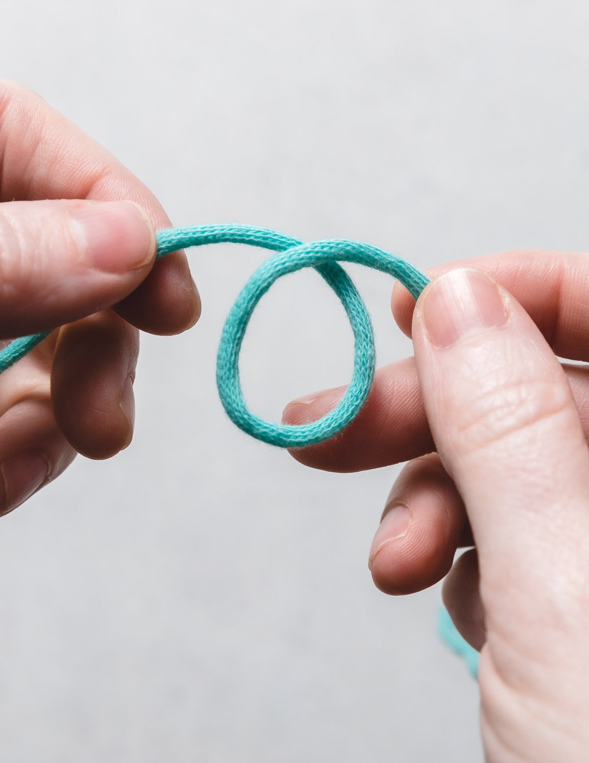 How to Make a Slip Knot for Crochet 2 Easy Methods Sarah Maker