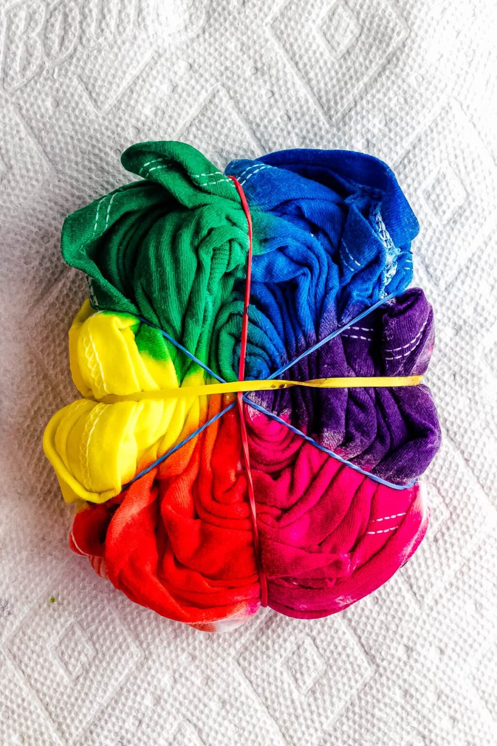 How to Tie Dye a Spiral Pattern: A Step-by-Step Guide - Sarah Maker