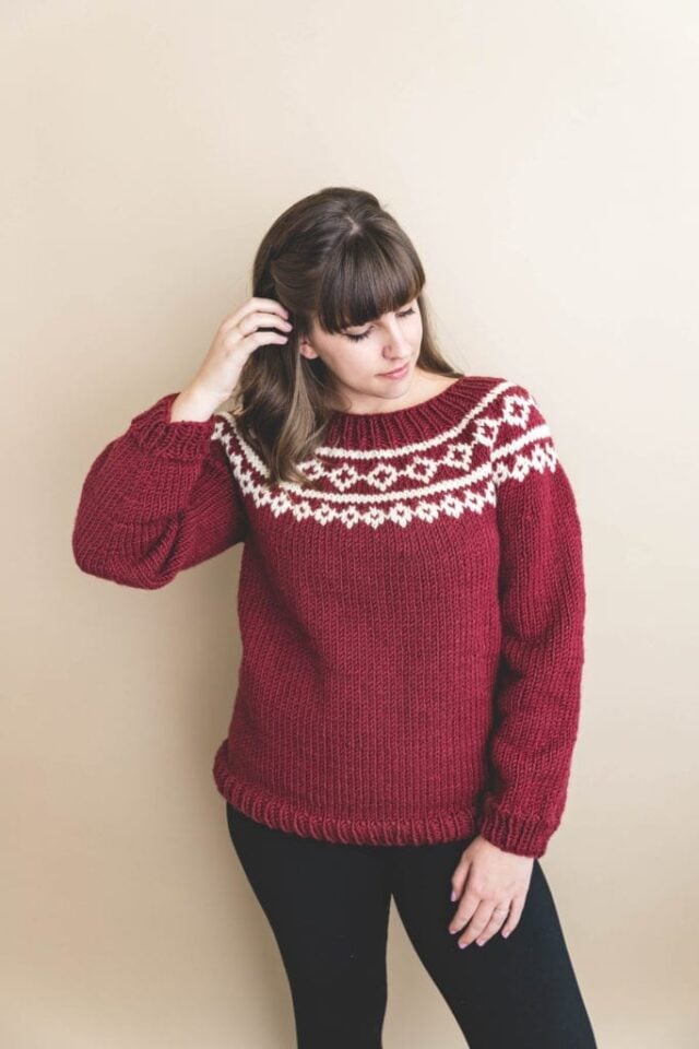 25 Free & Easy Sweater Knitting Patterns (Great for Beginners!)