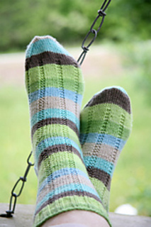 27 Free & Easy Sock Knitting Patterns (Great for Beginners!) - Sarah Maker