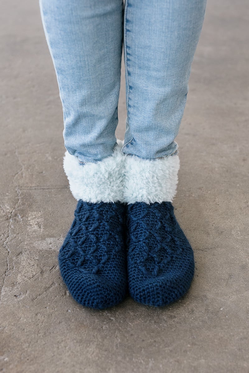 25 Cozy Crochet Slipper Patterns (All Free!) Sarah Maker