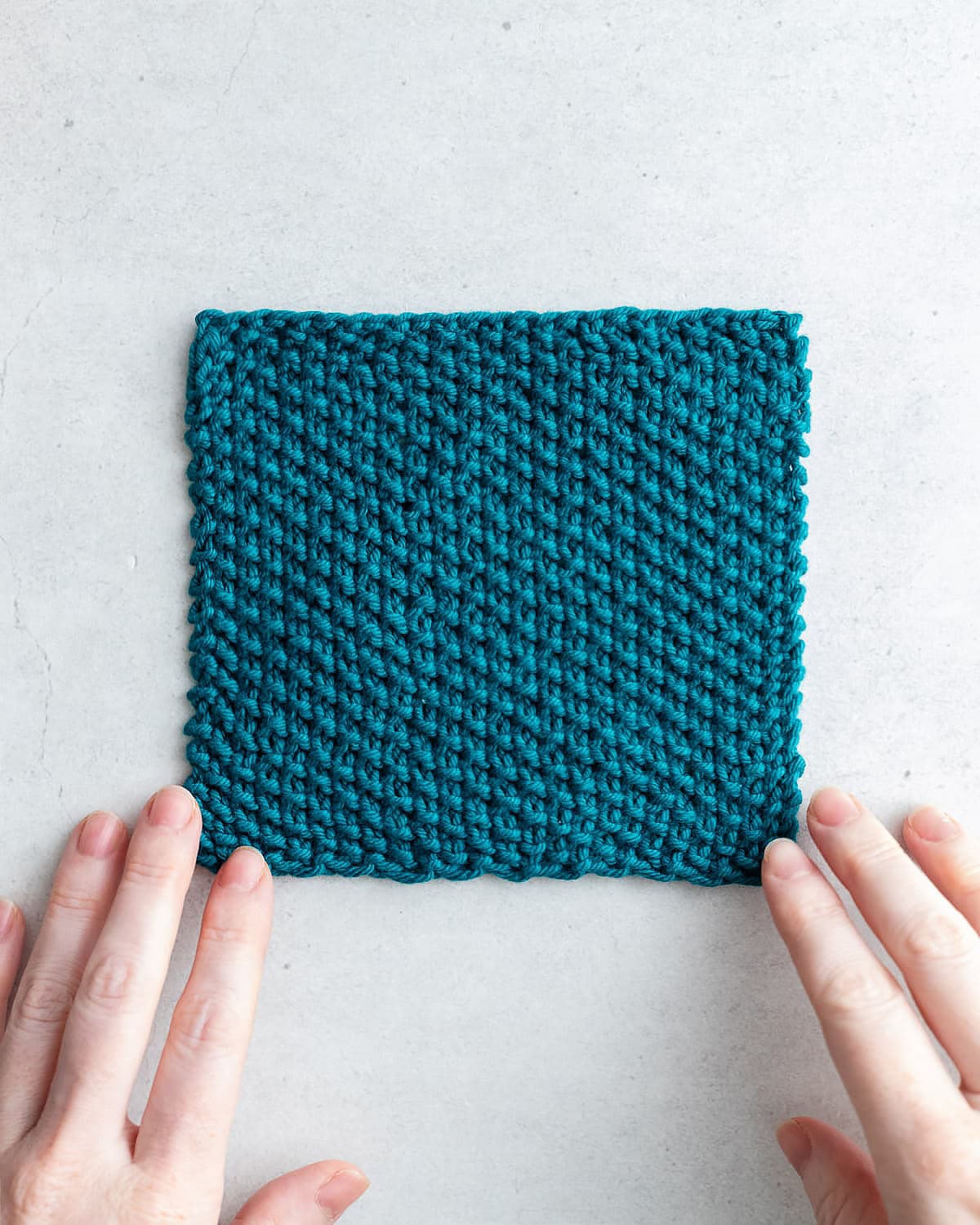 How to Knit Seed Stitch - Easy Tutorial for Beginners - Sarah Maker