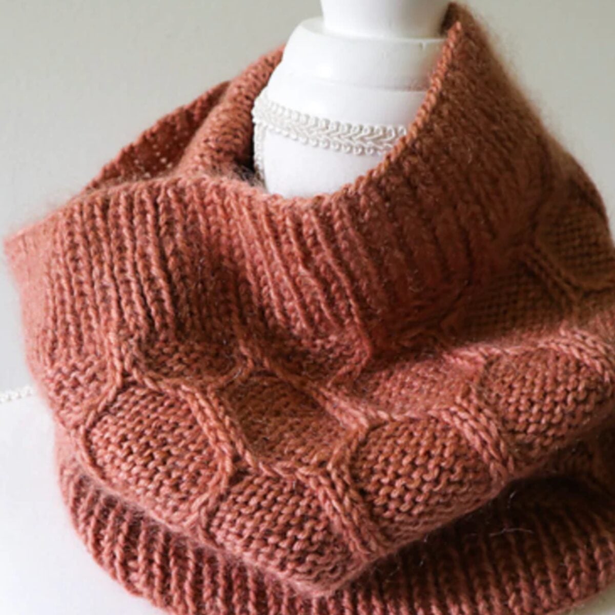 25+ Free Knitted Cowl Patterns for Beginners - Sarah Maker